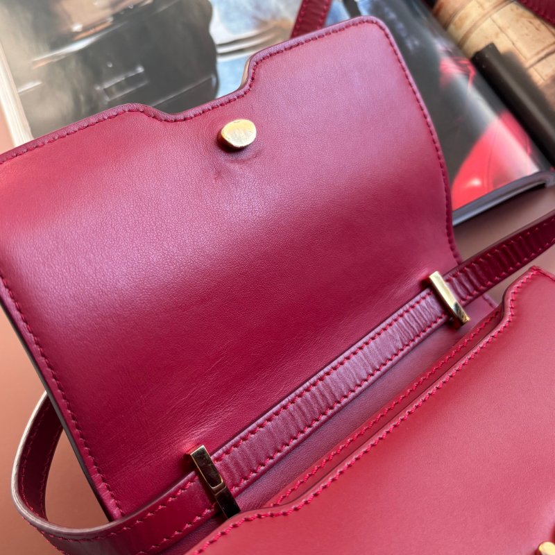 ::BURBERRY:: 楓葉紅色小型皮革 TB 斜背小包 小方包-13