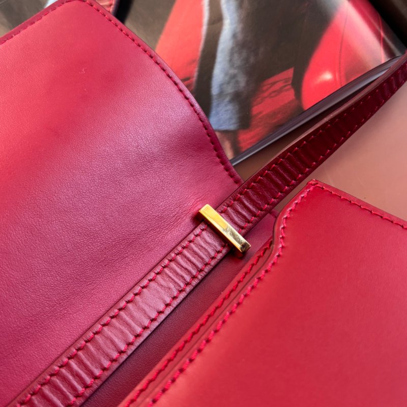 ::BURBERRY:: 楓葉紅色小型皮革 TB 斜背小包 小方包-15