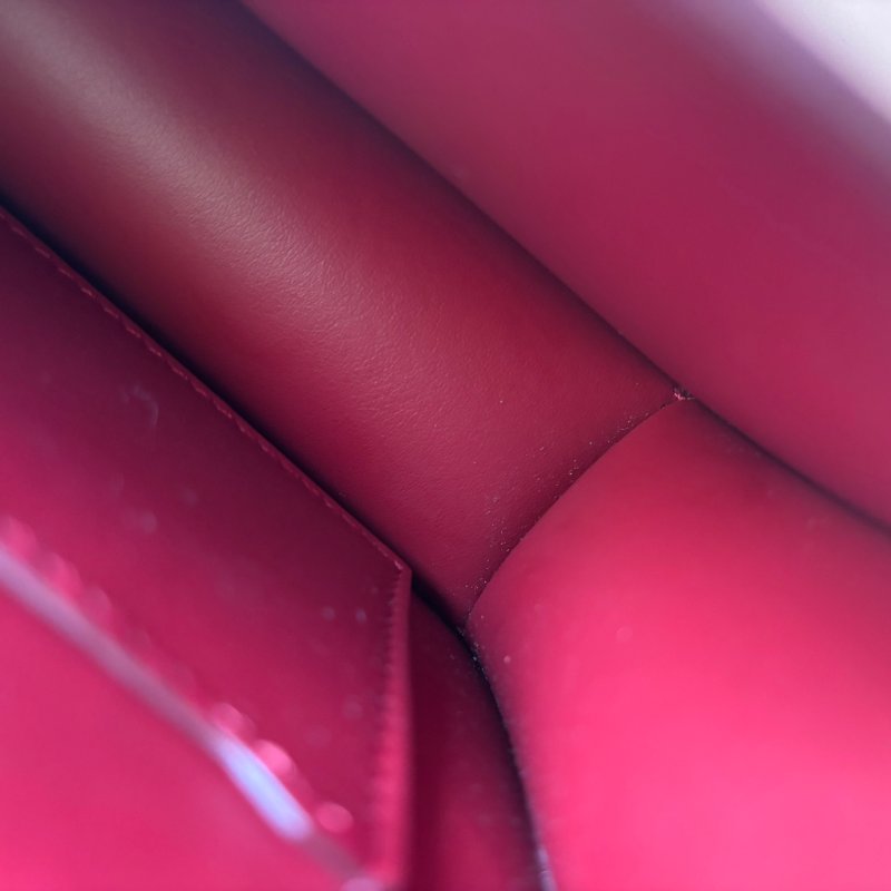 ::BURBERRY:: 楓葉紅色小型皮革 TB 斜背小包 小方包-20