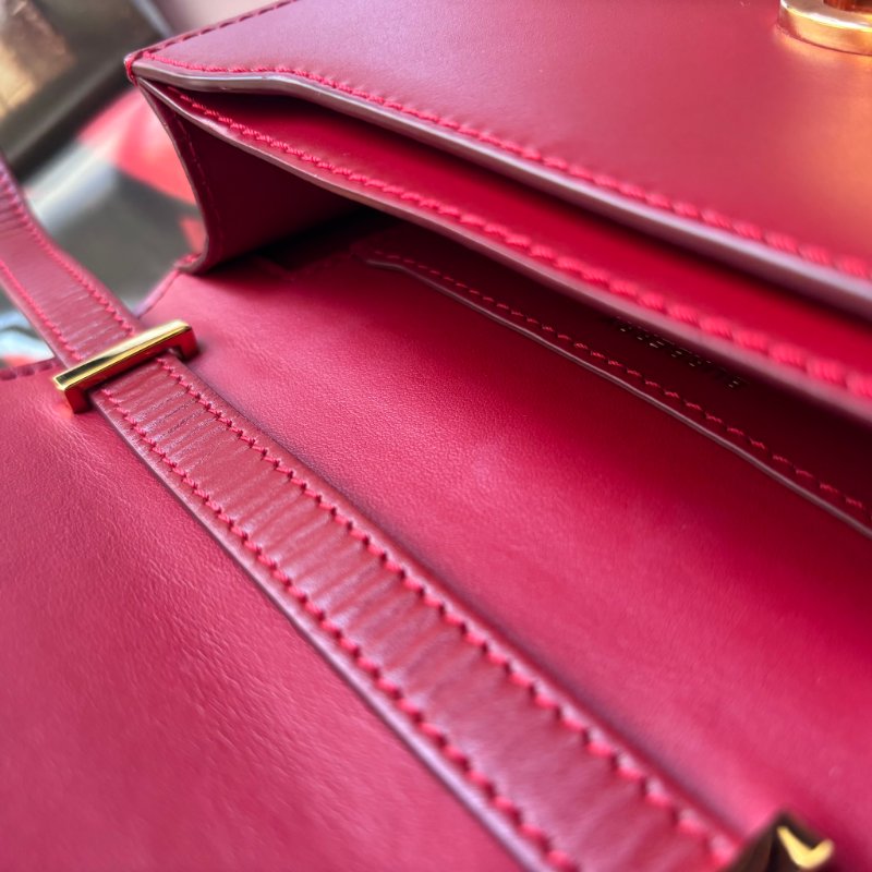 ::BURBERRY:: 楓葉紅色小型皮革 TB 斜背小包 小方包-21