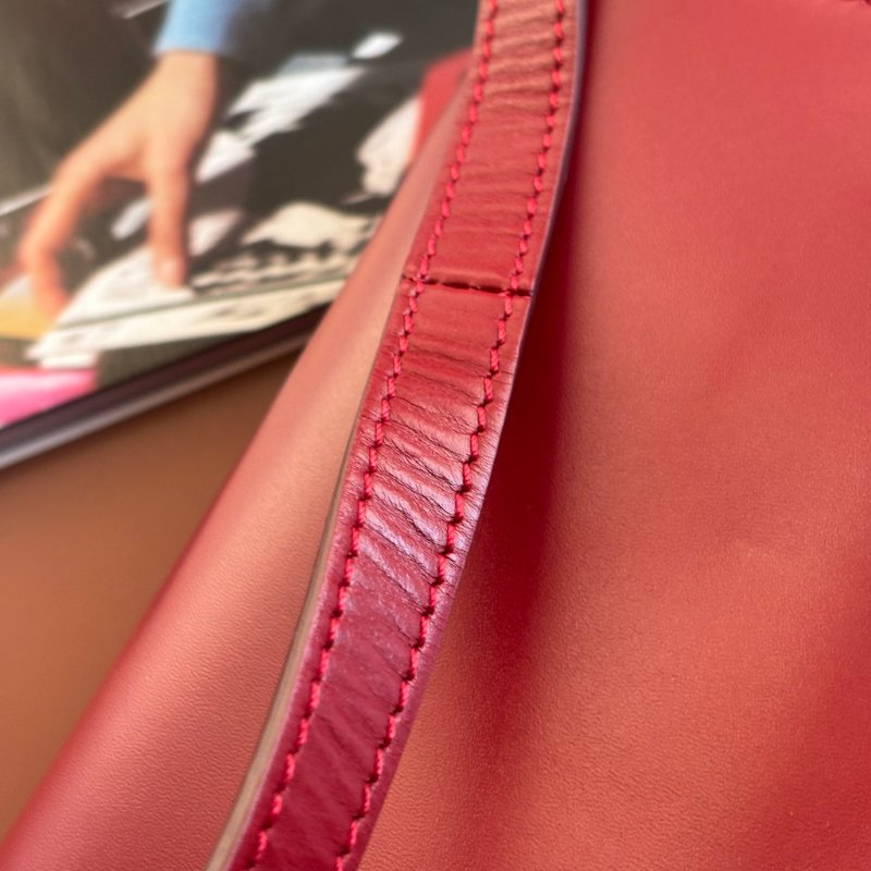 ::BURBERRY:: 楓葉紅色小型皮革 TB 斜背小包 小方包-27