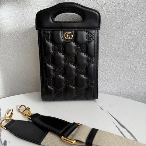 Gucci 黑壓紋直立手機包斜背包