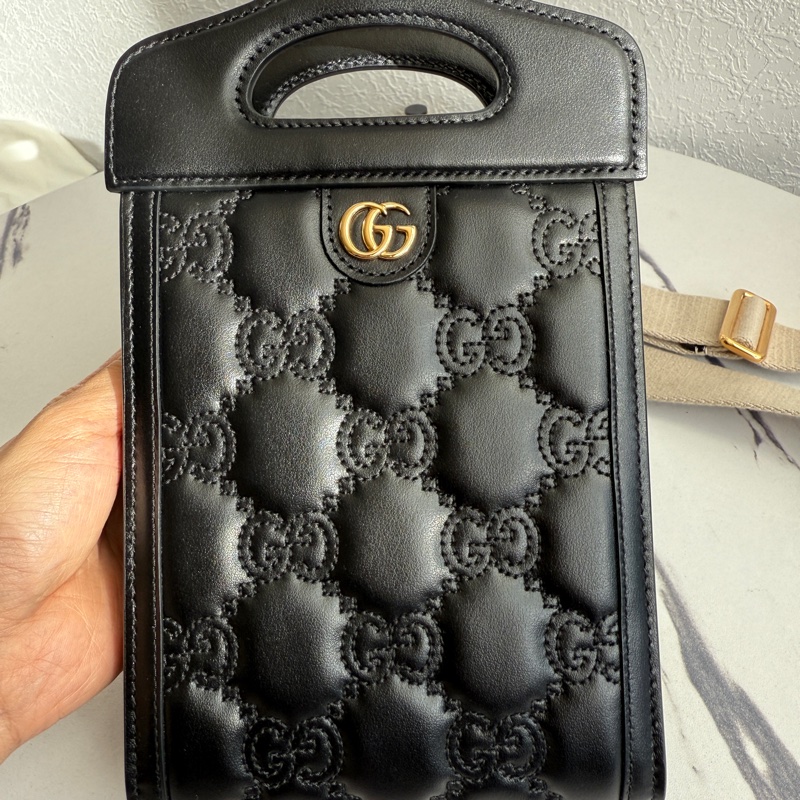 Gucci 黑壓紋直立手機包斜背包-1