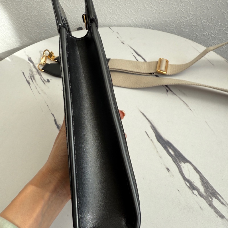 Gucci 黑壓紋直立手機包斜背包-3