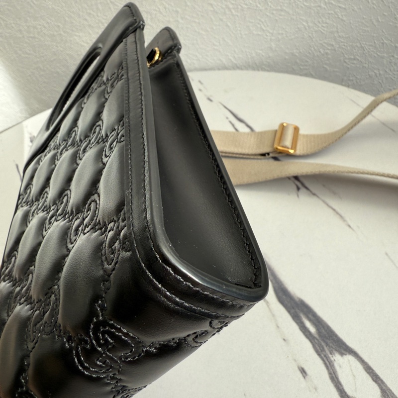 Gucci 黑壓紋直立手機包斜背包-4