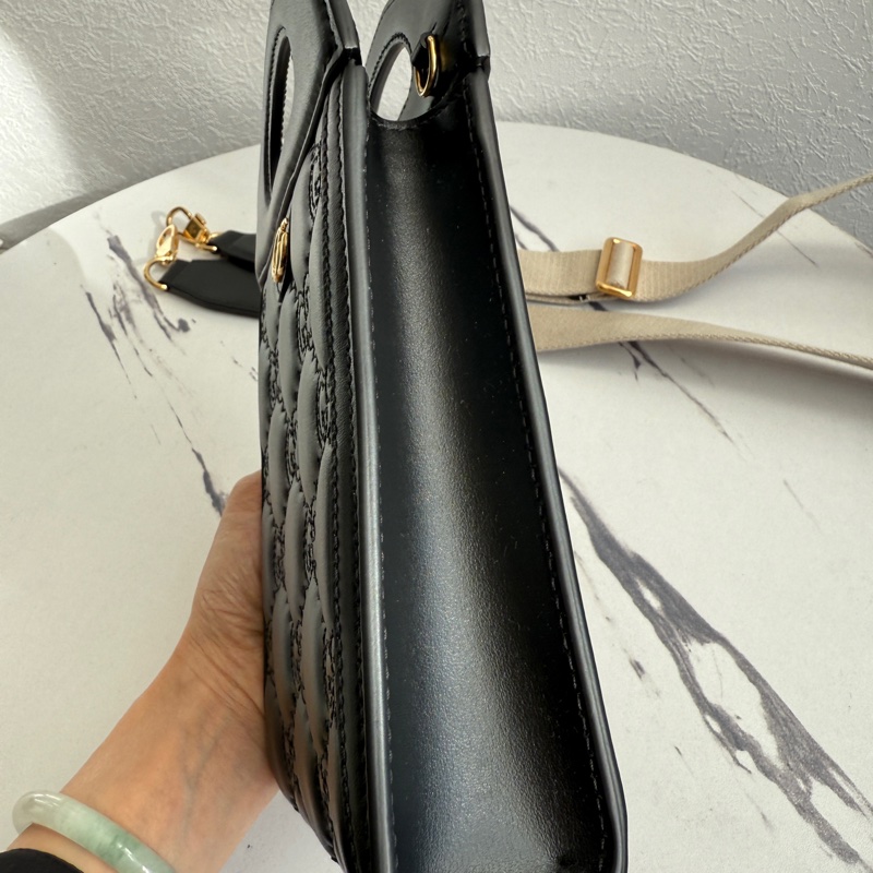 Gucci 黑壓紋直立手機包斜背包-7