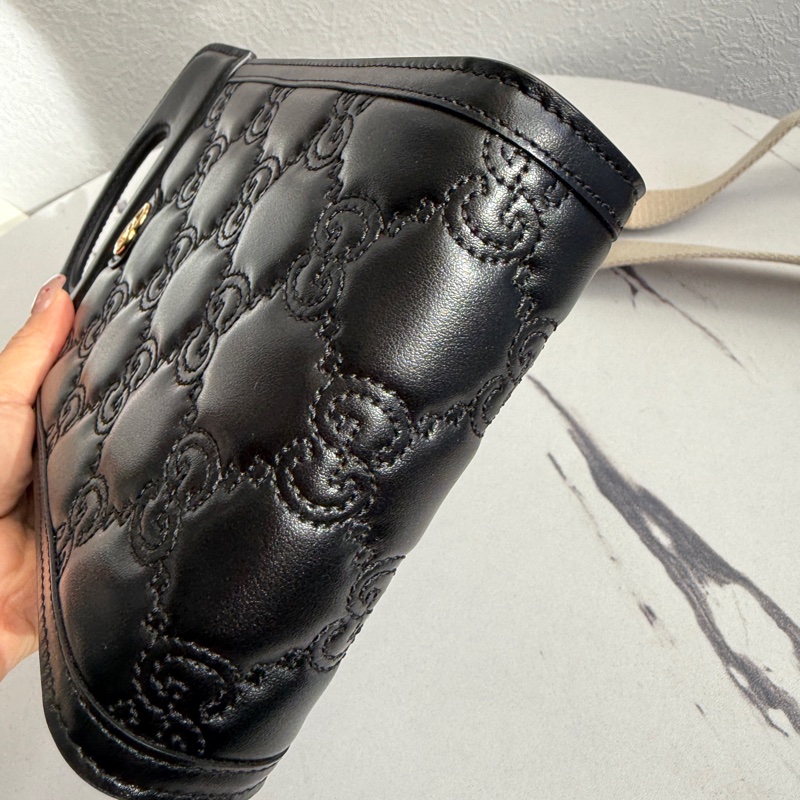 Gucci 黑壓紋直立手機包斜背包-8