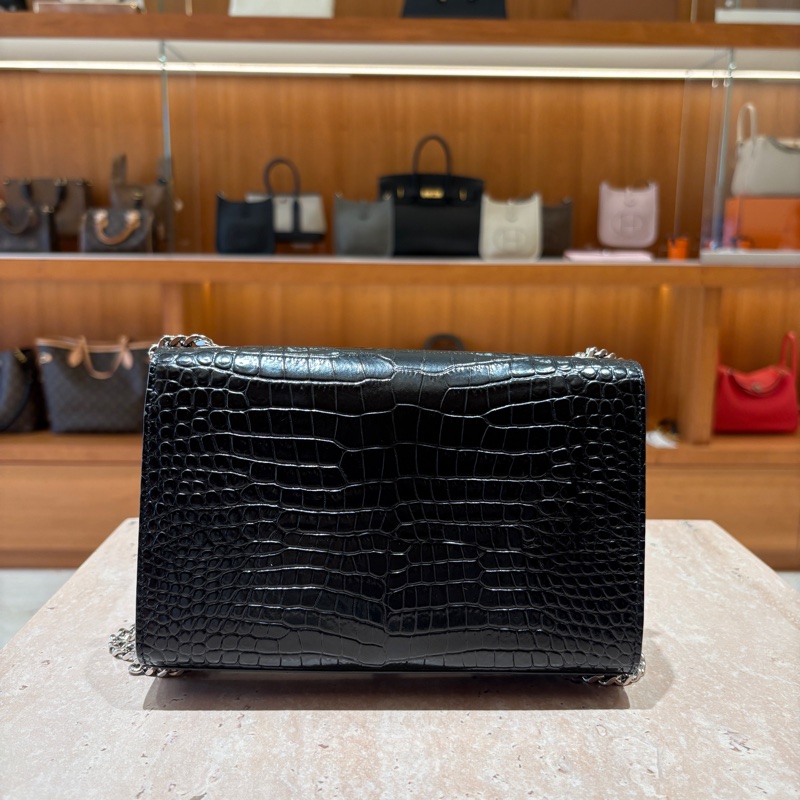 【奢華夜色、經典不敗】Saint Laurent YSL Kate 晚宴包|鱷魚壓紋小牛皮|銀鍊肩背包|經典 YSL 金屬流蘇設計-1