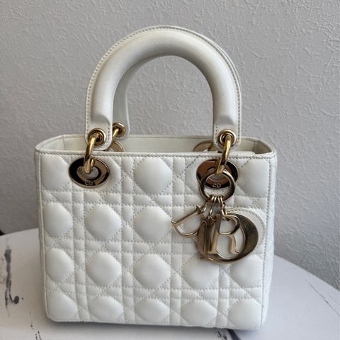 Dior 黛妃 白色就是很有氣質🤍