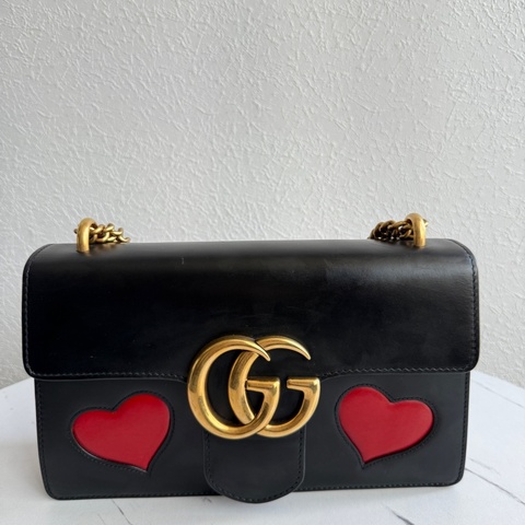 Gucci限量經典愛心斜背包 買十幾萬