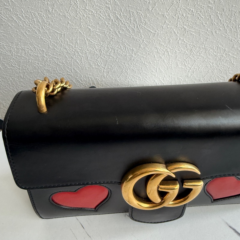 Gucci限量經典愛心斜背包 買十幾萬-4