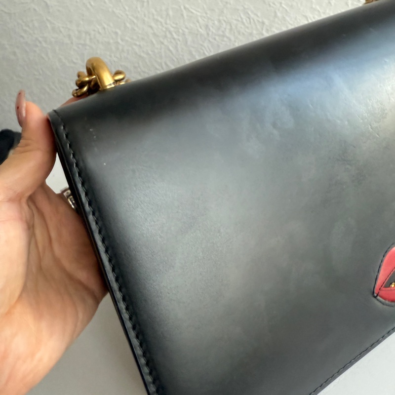 Gucci限量經典愛心斜背包 買十幾萬-6