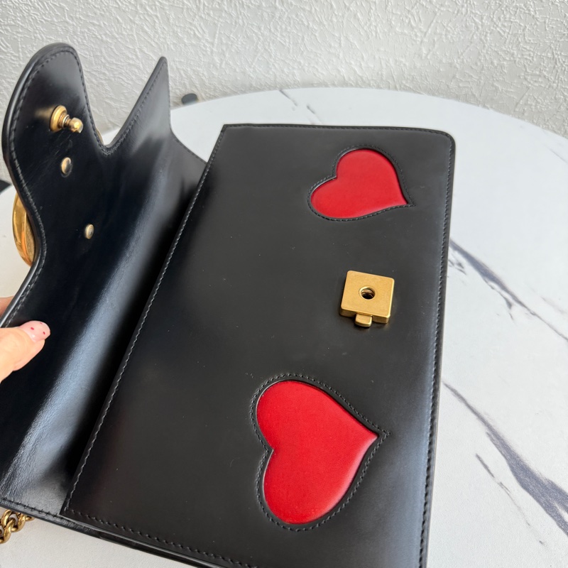 Gucci限量經典愛心斜背包 買十幾萬-13