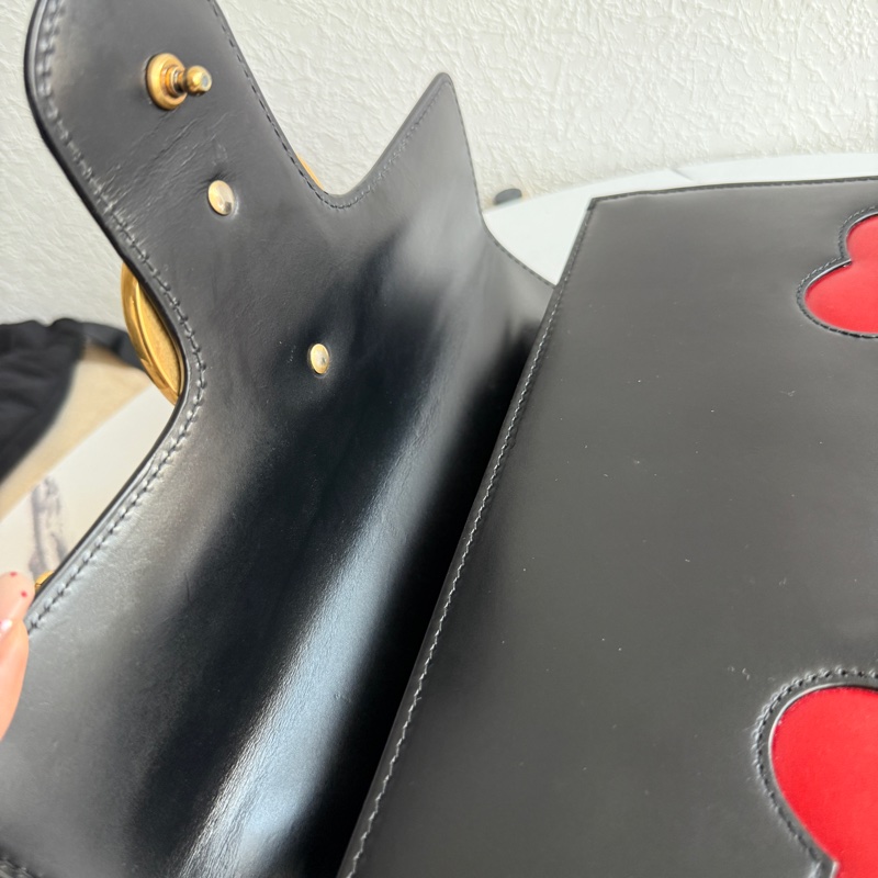 Gucci限量經典愛心斜背包 買十幾萬-14