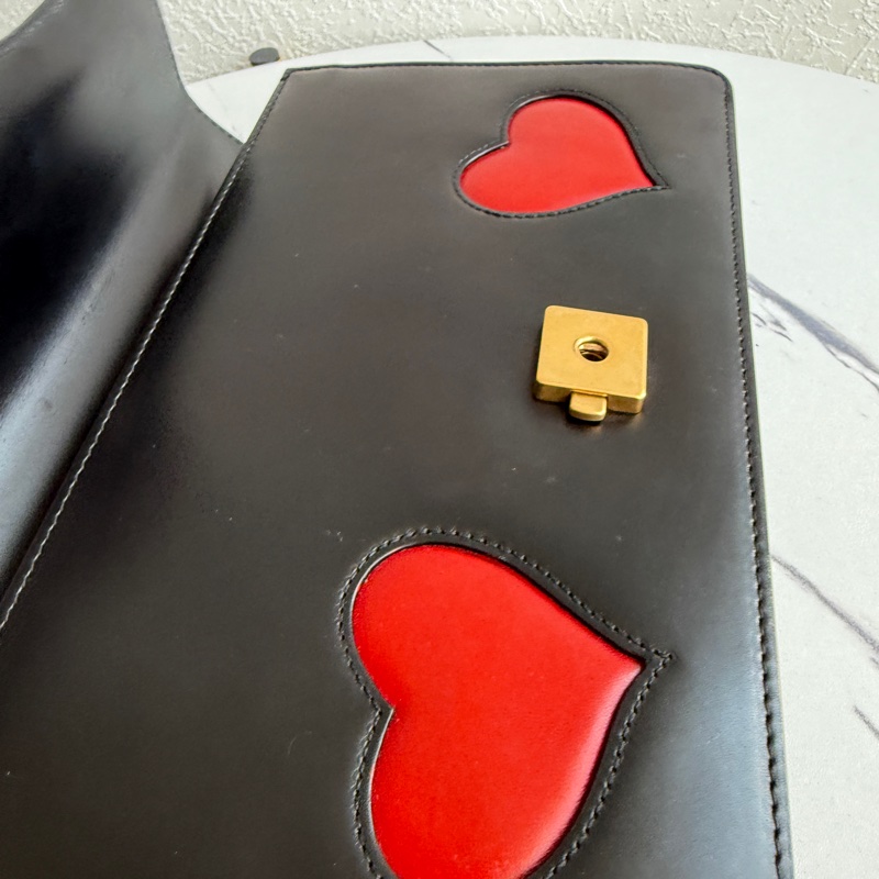 Gucci限量經典愛心斜背包 買十幾萬-15