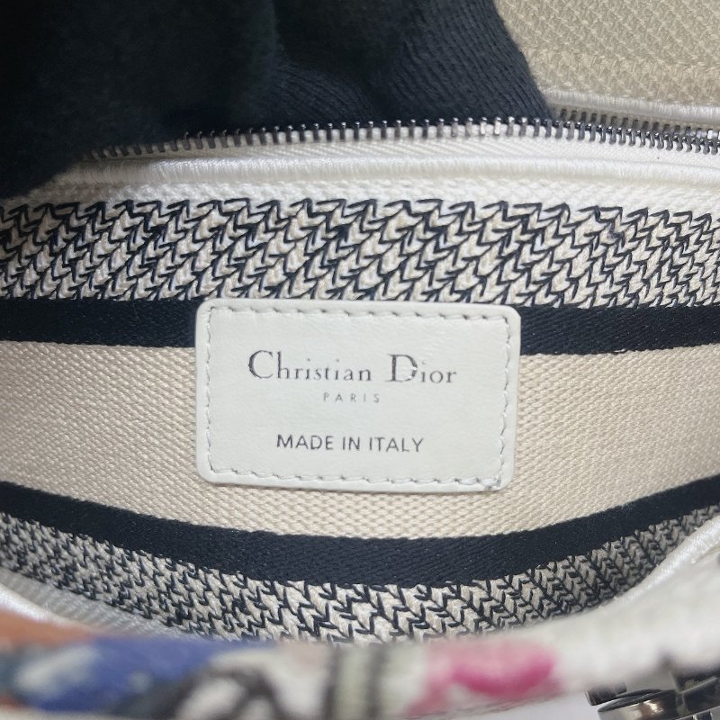 DIOR Lady D-Lite中款刺繡黛妃包-7
