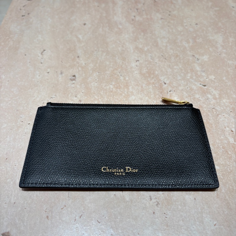 【經典馬鞍、輕巧鏈包】Dior Saddle WOC 鏈帶錢包|黑色荔枝牛皮|金屬 D 字母飾扣|優雅兼具實用性-13