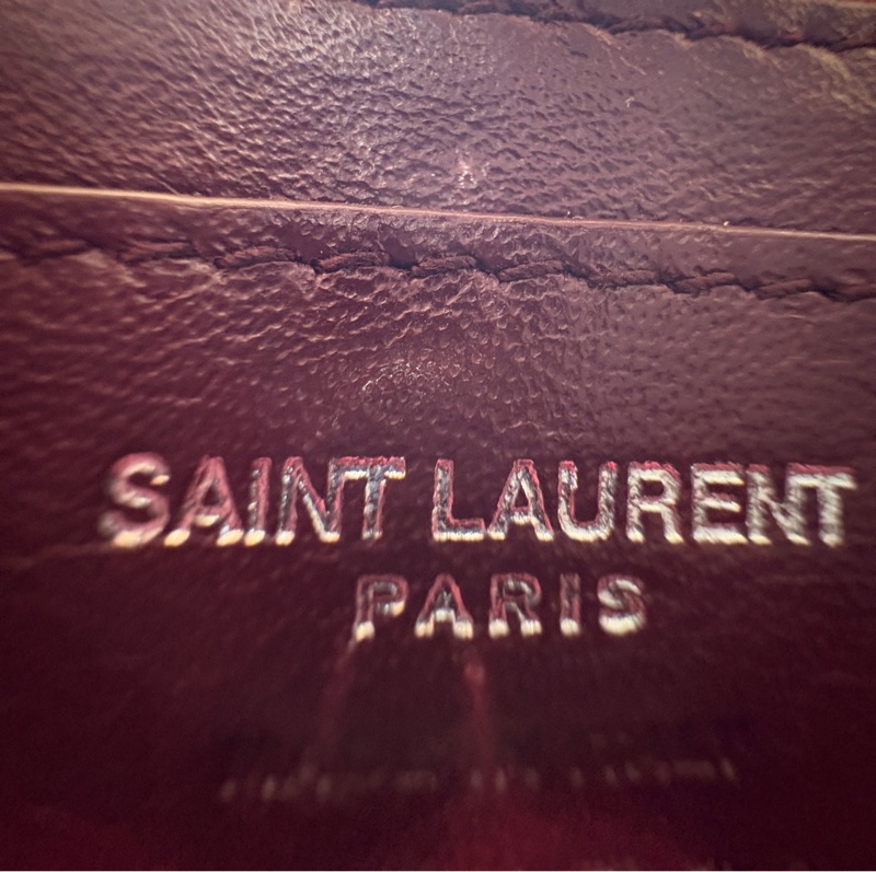 【立體壓紋、信封輪廓】Saint Laurent Cassandra 鱷魚壓紋包｜優雅個性兼具｜銀色YSL標誌｜黑色亮面肩背包-8