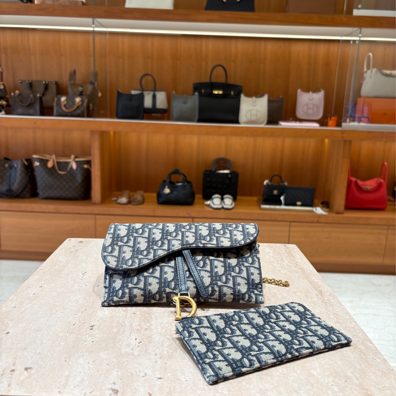 【經典緹花、優雅馬鞍】Dior Saddle 馬鞍長型鏈條包｜Oblique 緹花帆布｜典藏復古金鍊｜附卡夾配件-0