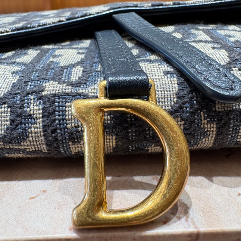 【經典緹花、優雅馬鞍】Dior Saddle 馬鞍長型鏈條包｜Oblique 緹花帆布｜典藏復古金鍊｜附卡夾配件-3
