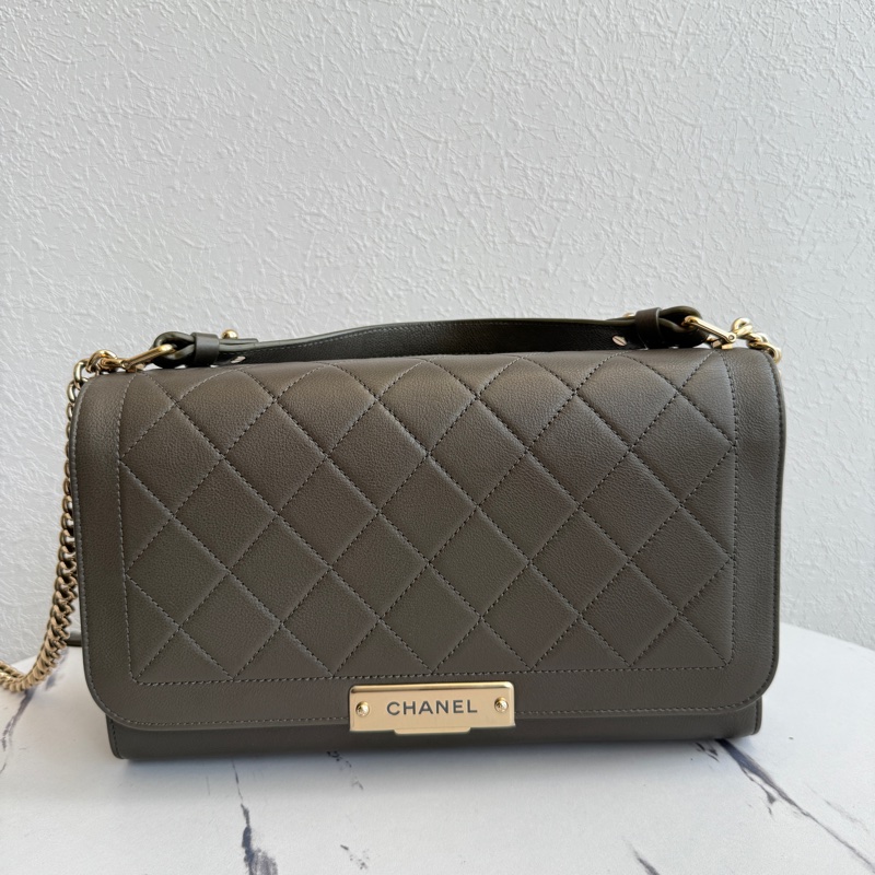 Chanel 最便宜也最好看的灰色斜背包-0