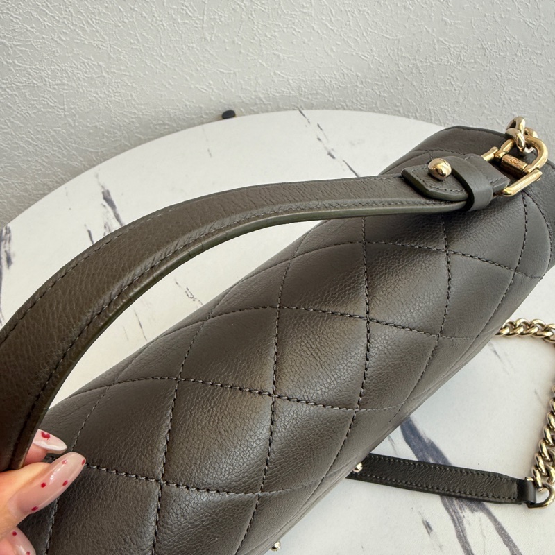 Chanel 最便宜也最好看的灰色斜背包-14
