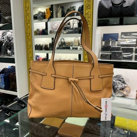 東區正精品㊣TODS 駝色小牛皮三層拉鍊肩背包 RZ5694