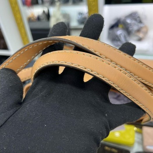 東區正精品㊣TODS 駝色小牛皮三層拉鍊肩背包 RZ5694-4