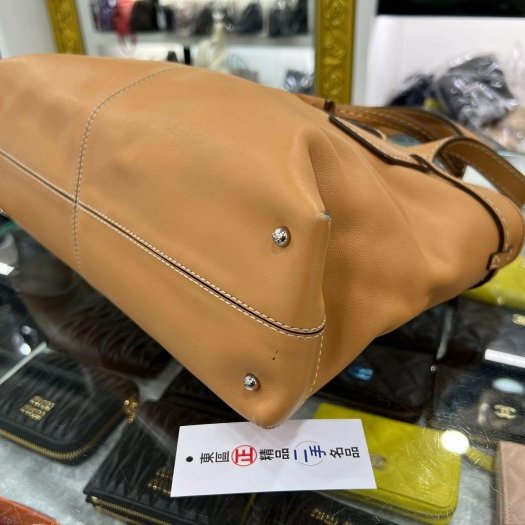 東區正精品㊣TODS 駝色小牛皮三層拉鍊肩背包 RZ5694-8