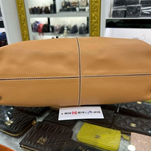 東區正精品㊣TODS 駝色小牛皮三層拉鍊肩背包 RZ5694-9
