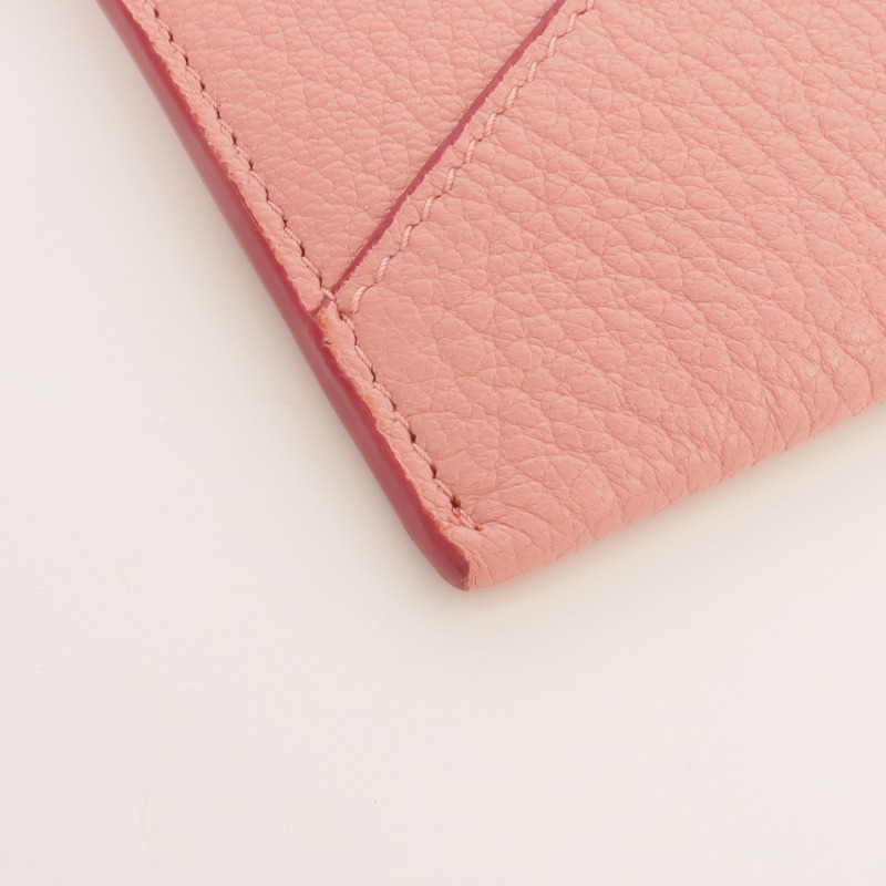 Miu Miu 牛皮皮革Pouch金扣手拿包-7