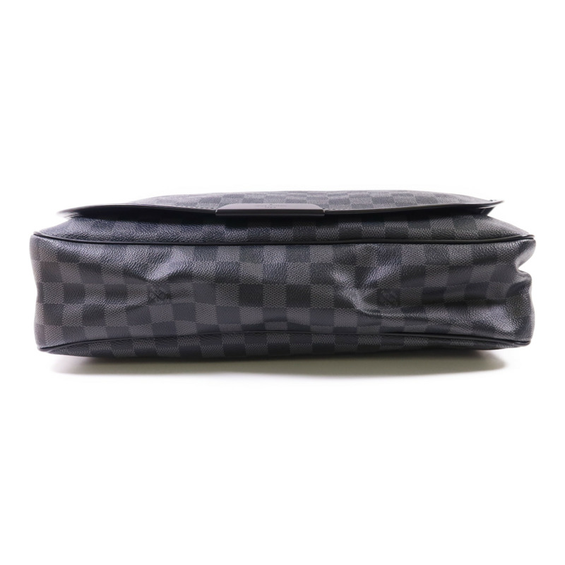 LOUIS VUITTON Damier Graphite Daniel GM銀扣肩背袋-3