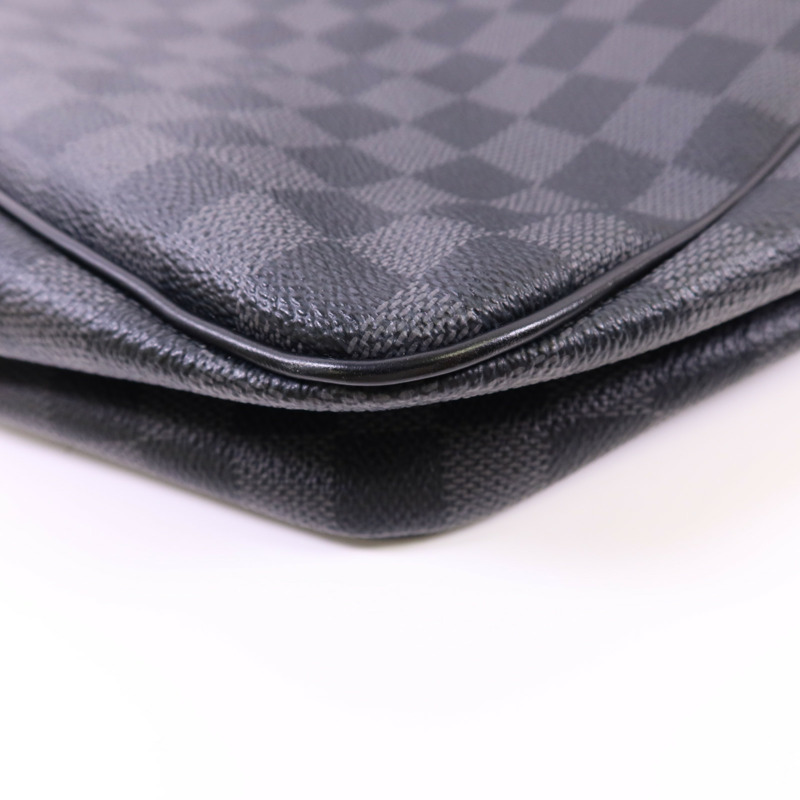 LOUIS VUITTON Damier Graphite Daniel GM銀扣肩背袋-10