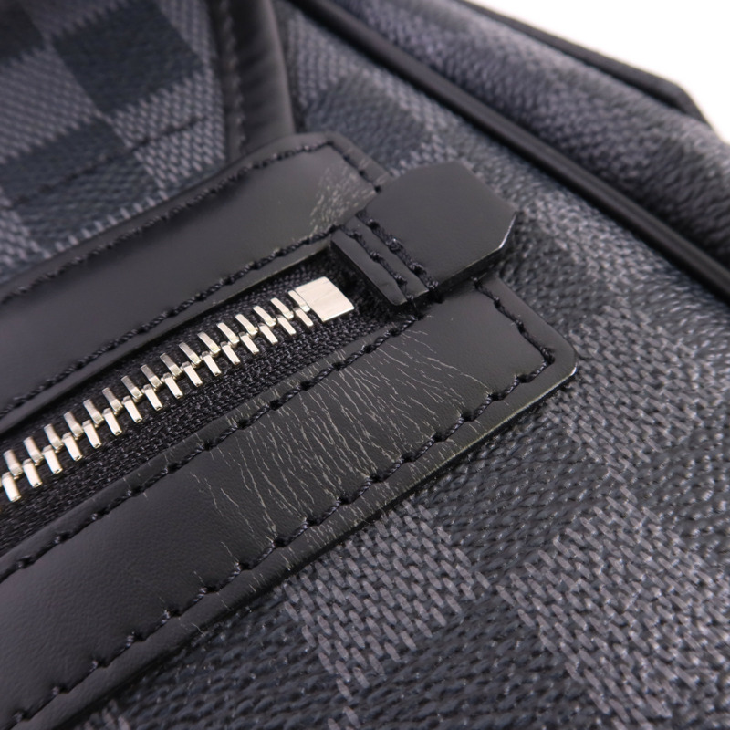 LOUIS VUITTON Damier Graphite Daniel GM銀扣肩背袋-12