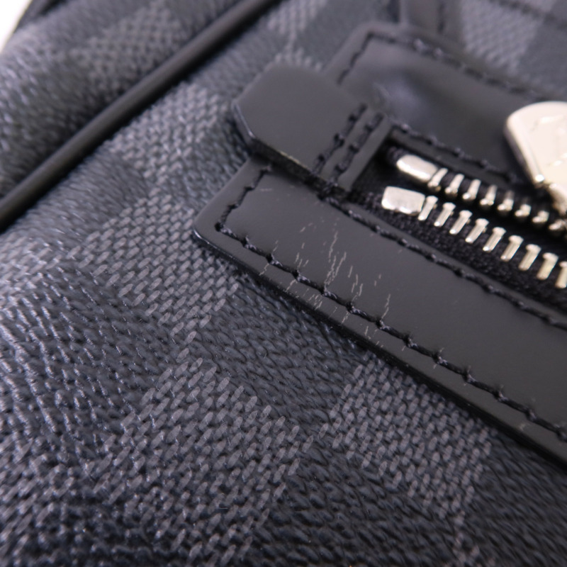 LOUIS VUITTON Damier Graphite Daniel GM銀扣肩背袋-13