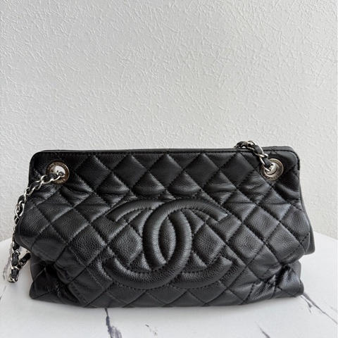 Chanel 黑色荔枝肩背包