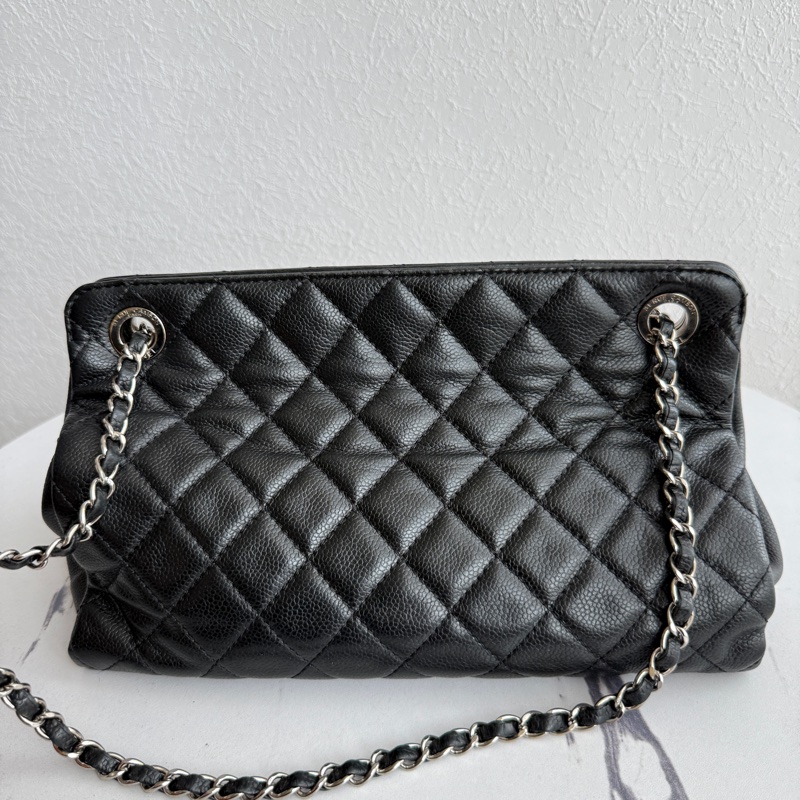 Chanel 黑色荔枝肩背包-6