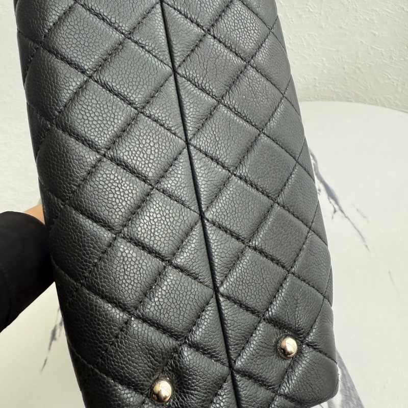 Chanel 黑色荔枝肩背包-15