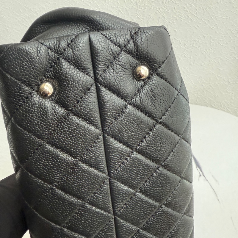 Chanel 黑色荔枝肩背包-16