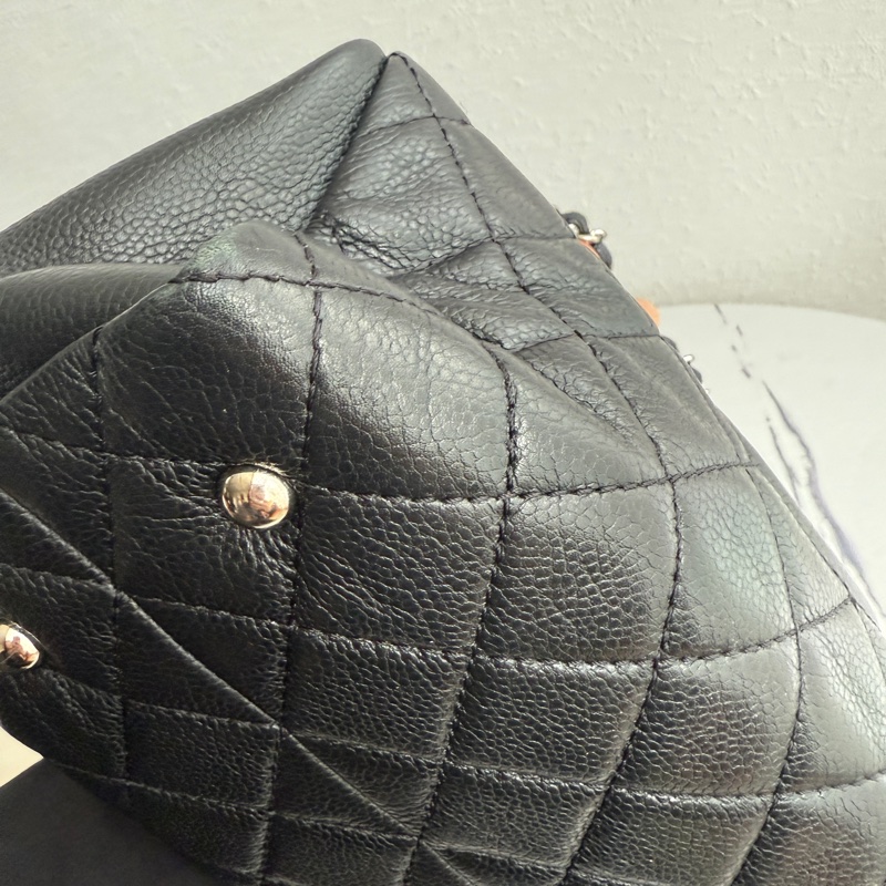 Chanel 黑色荔枝肩背包-17