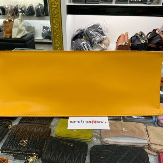 東區正精品㊣LV M52099 EPI黃色水波紋三角拉鍊手提包 RZ5695-4