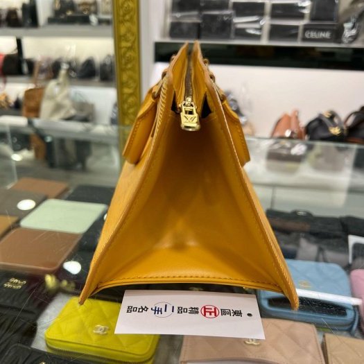 東區正精品㊣LV M52099 EPI黃色水波紋三角拉鍊手提包 RZ5695-7