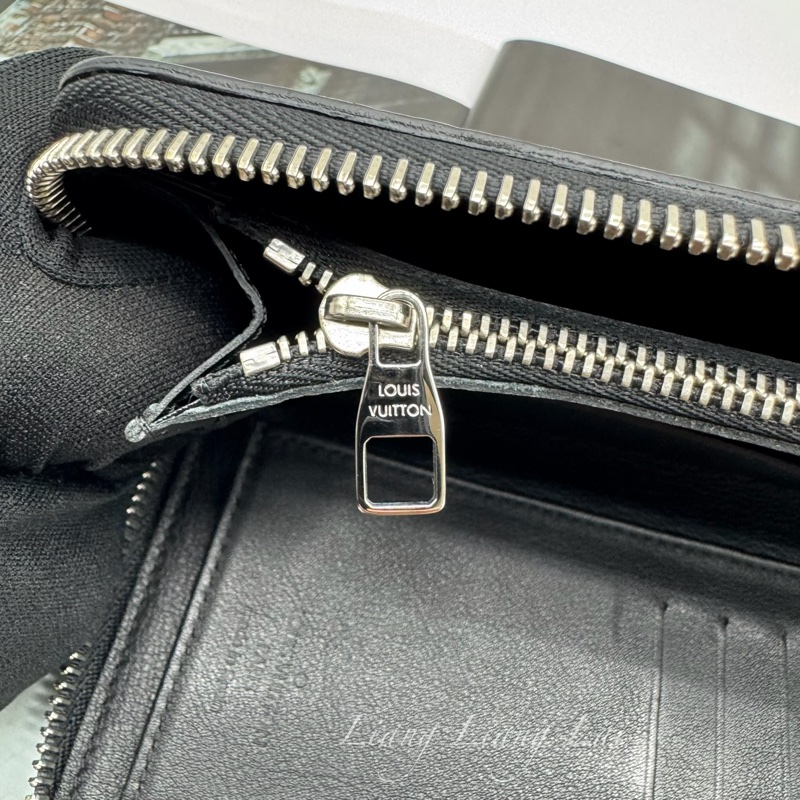 LOUIS VUITTON LV Taurillon小牛皮黑色拉鍊長夾-10