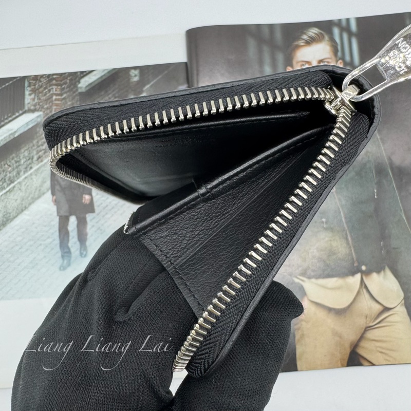 LOUIS VUITTON LV Taurillon小牛皮黑色拉鍊長夾-11