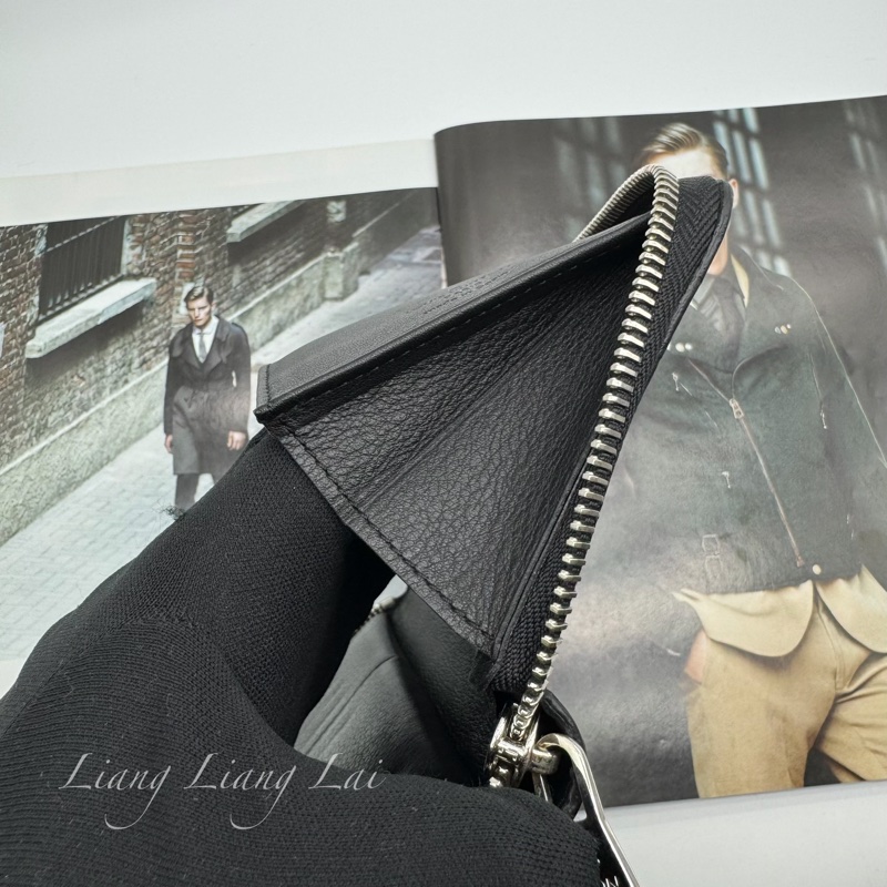 LOUIS VUITTON LV Taurillon小牛皮黑色拉鍊長夾-14