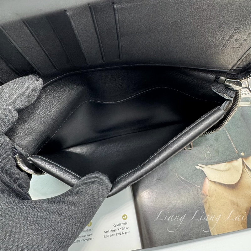 LOUIS VUITTON LV Taurillon小牛皮黑色拉鍊長夾-15