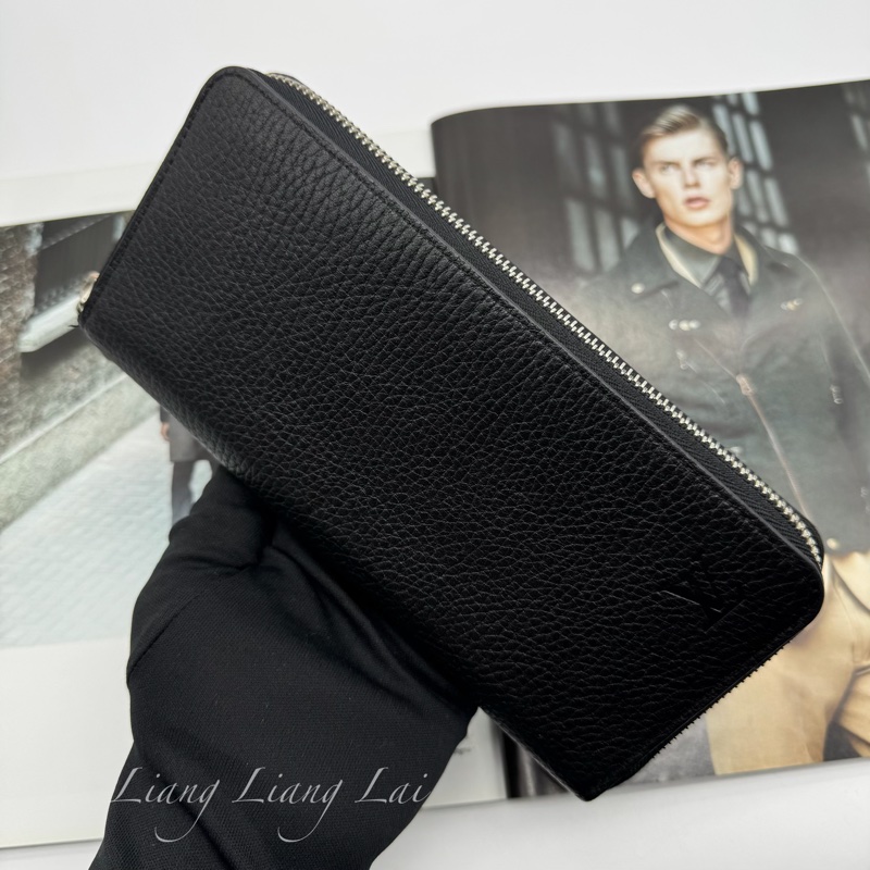 LOUIS VUITTON LV Taurillon小牛皮黑色拉鍊長夾-17