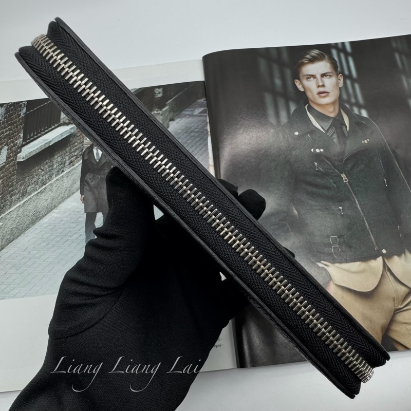 LOUIS VUITTON LV Taurillon小牛皮黑色拉鍊長夾-19