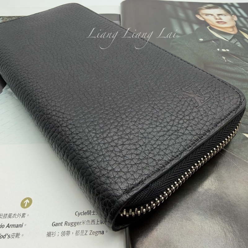 LOUIS VUITTON LV Taurillon小牛皮黑色拉鍊長夾-24