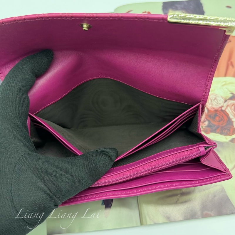 GUCCI 古馳Guccissima 壓紋瑰紅色翻蓋扣式長夾-7